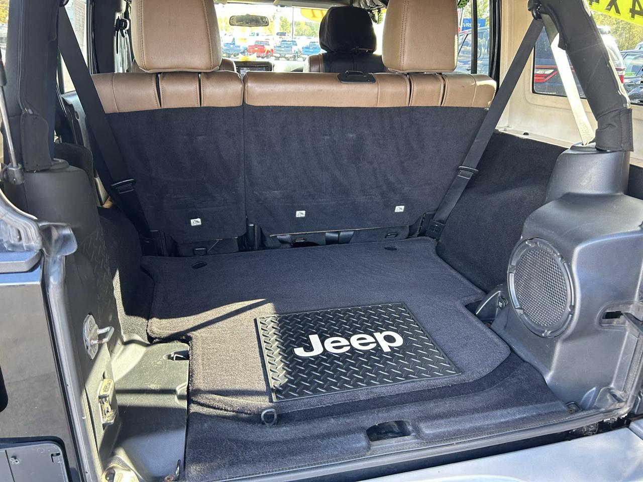 Jeep Wrangler Unlimited 4WD 4dr Sahara 2011