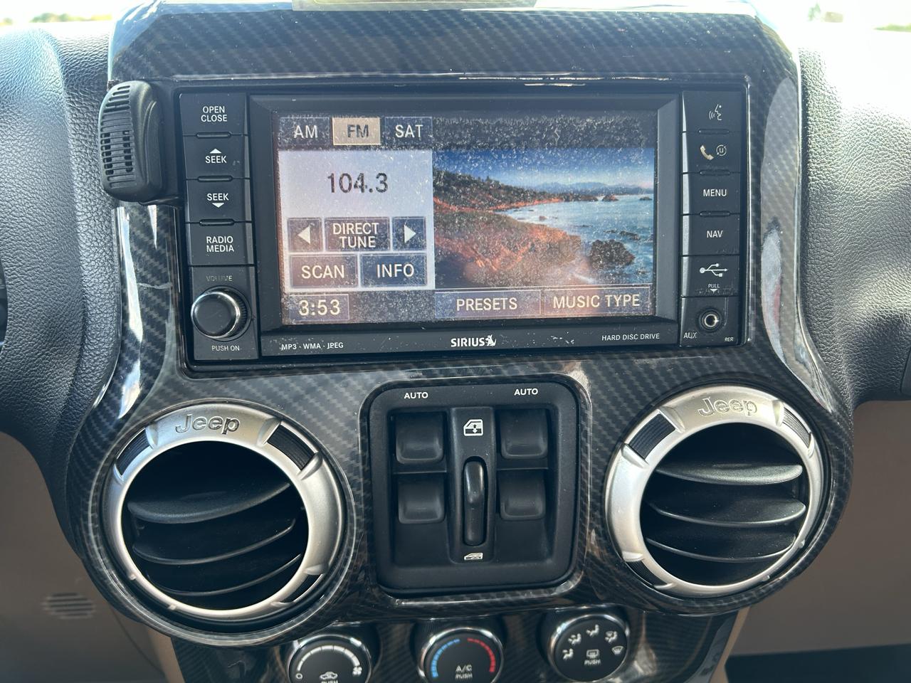 Jeep Wrangler Unlimited 4WD 4dr Sahara 2011