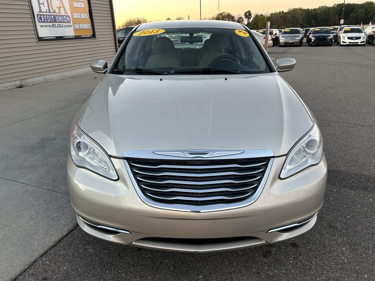 Chrysler 200 4dr Sdn Touring 2013