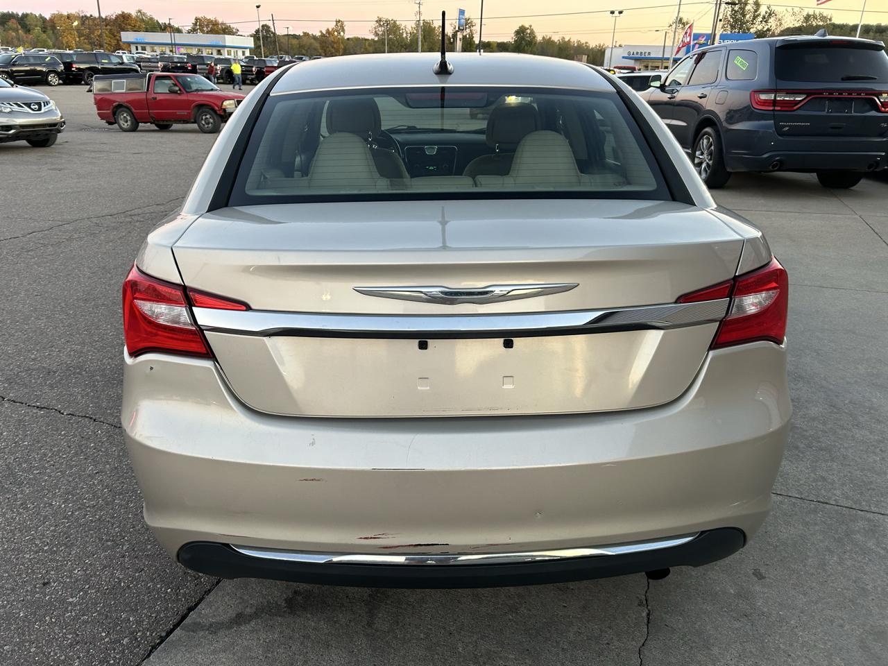 Chrysler 200 4dr Sdn Touring 2013