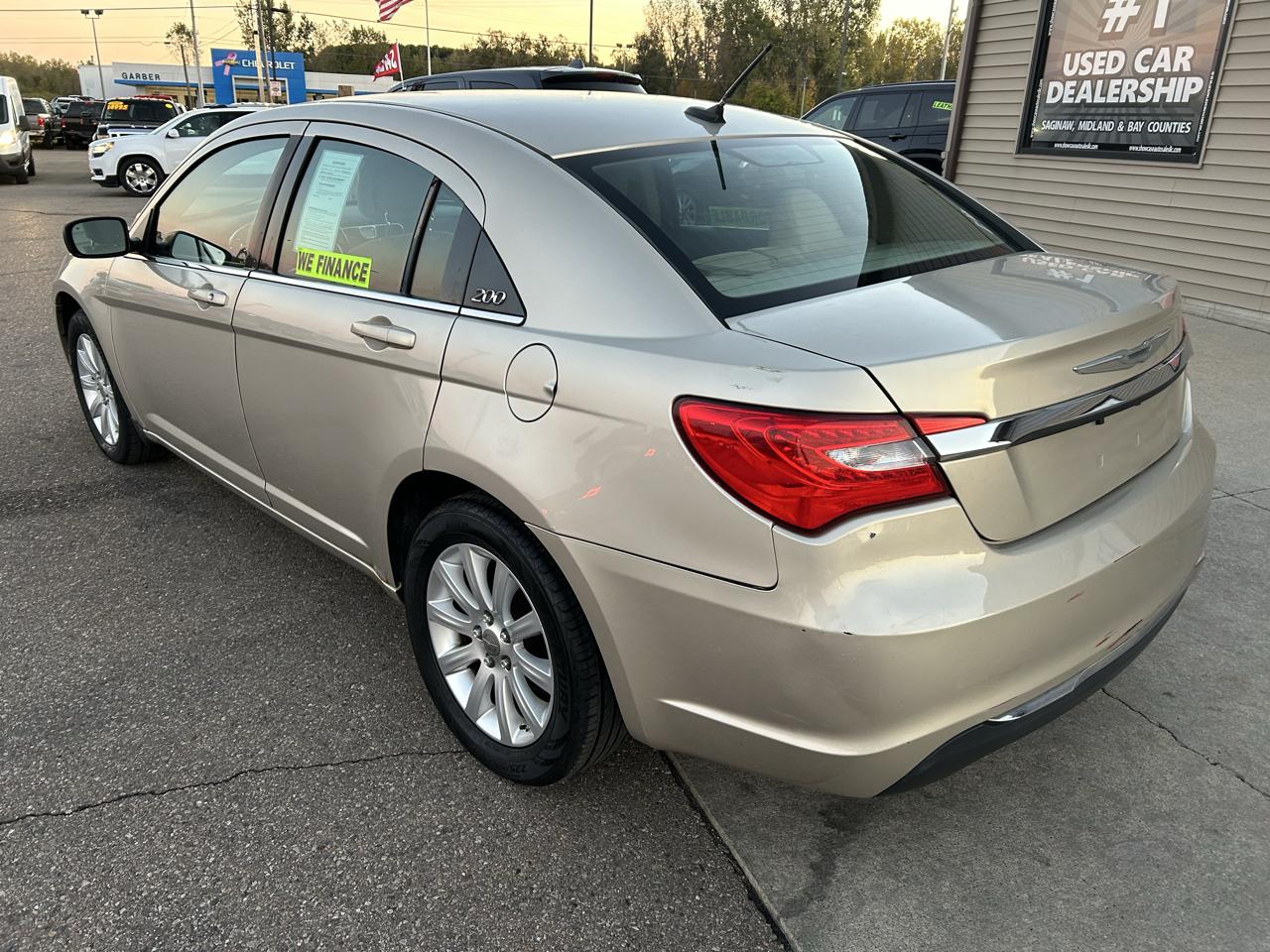 Chrysler 200 4dr Sdn Touring 2013