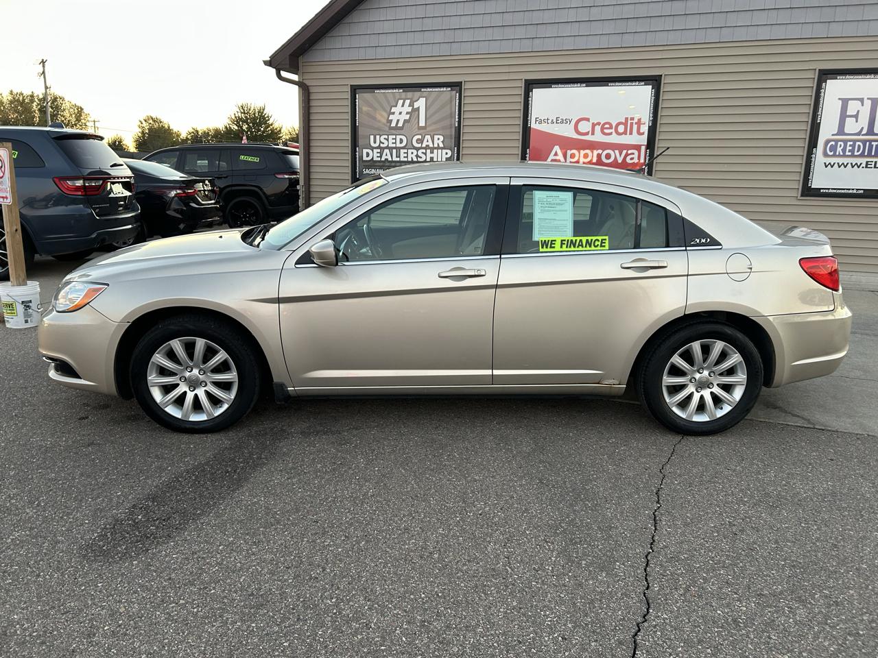 Chrysler 200 4dr Sdn Touring 2013