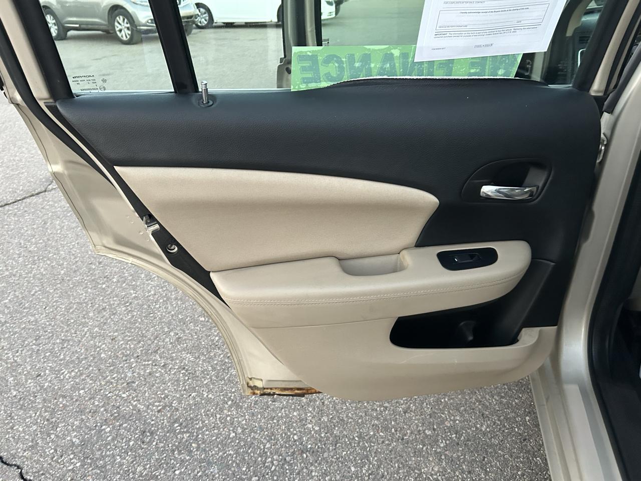 Chrysler 200 4dr Sdn Touring 2013