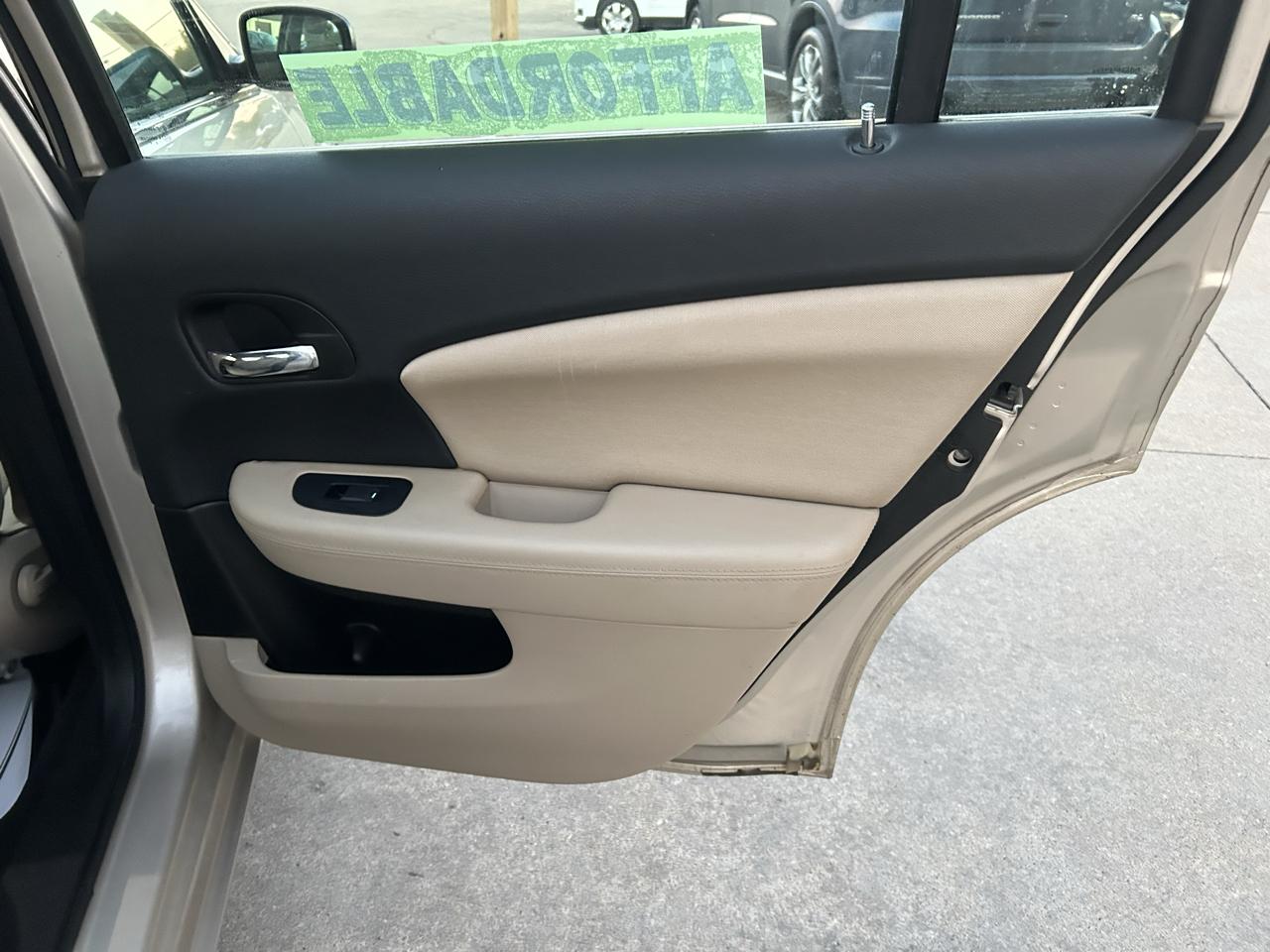 Chrysler 200 4dr Sdn Touring 2013