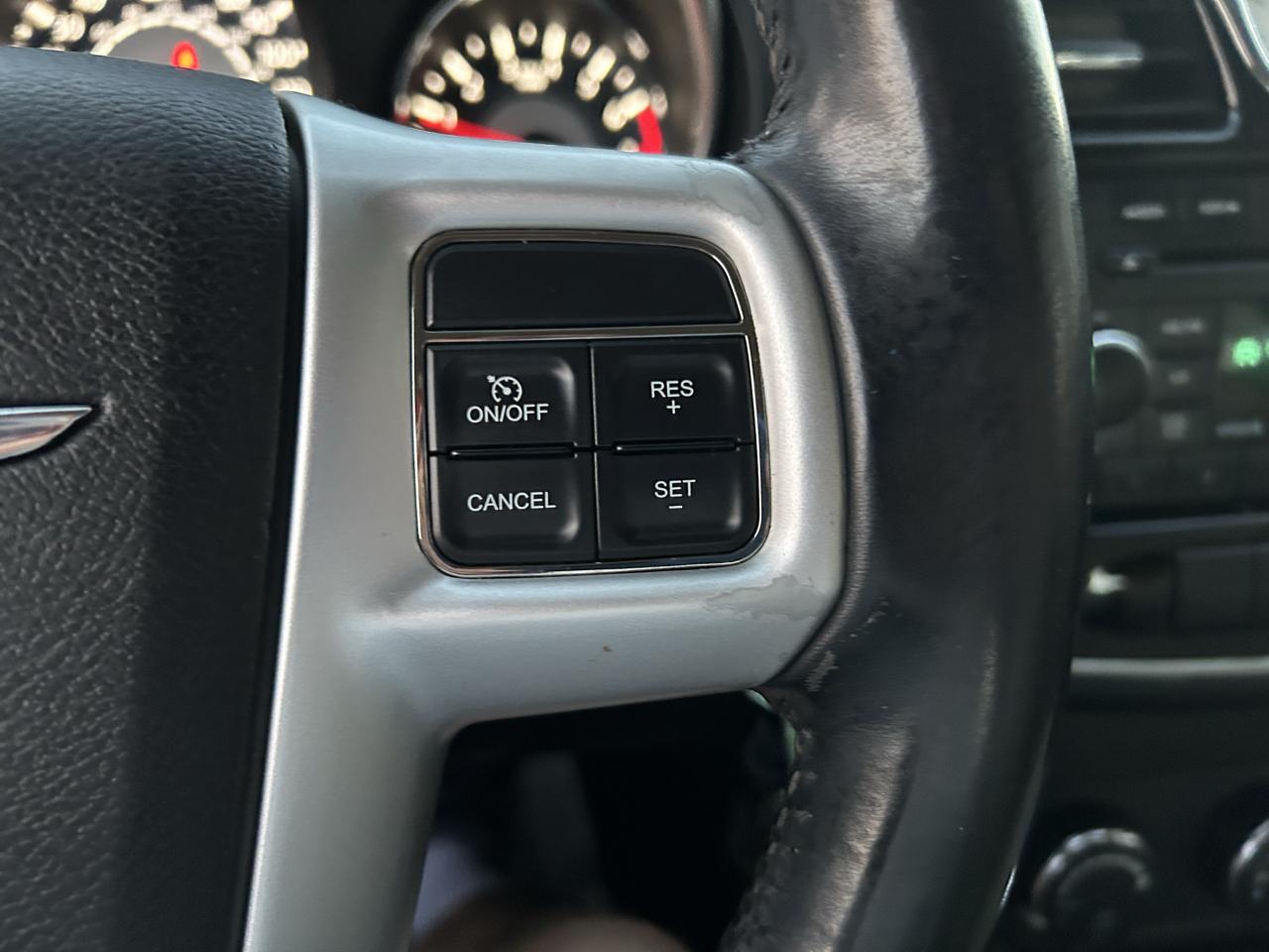 Chrysler 200 4dr Sdn Touring 2013