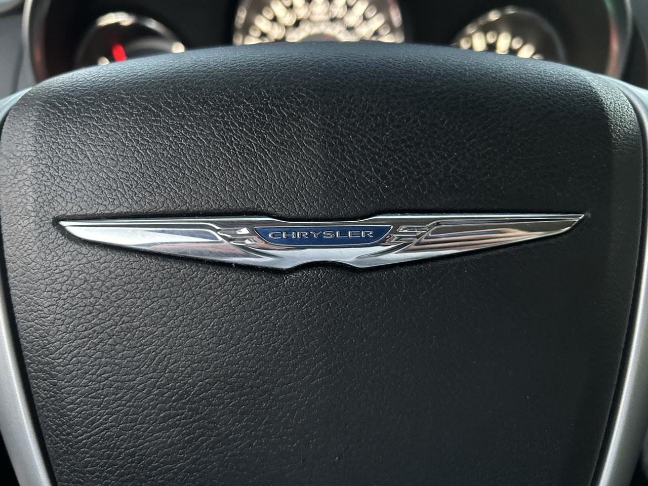 Chrysler 200 4dr Sdn Touring 2013