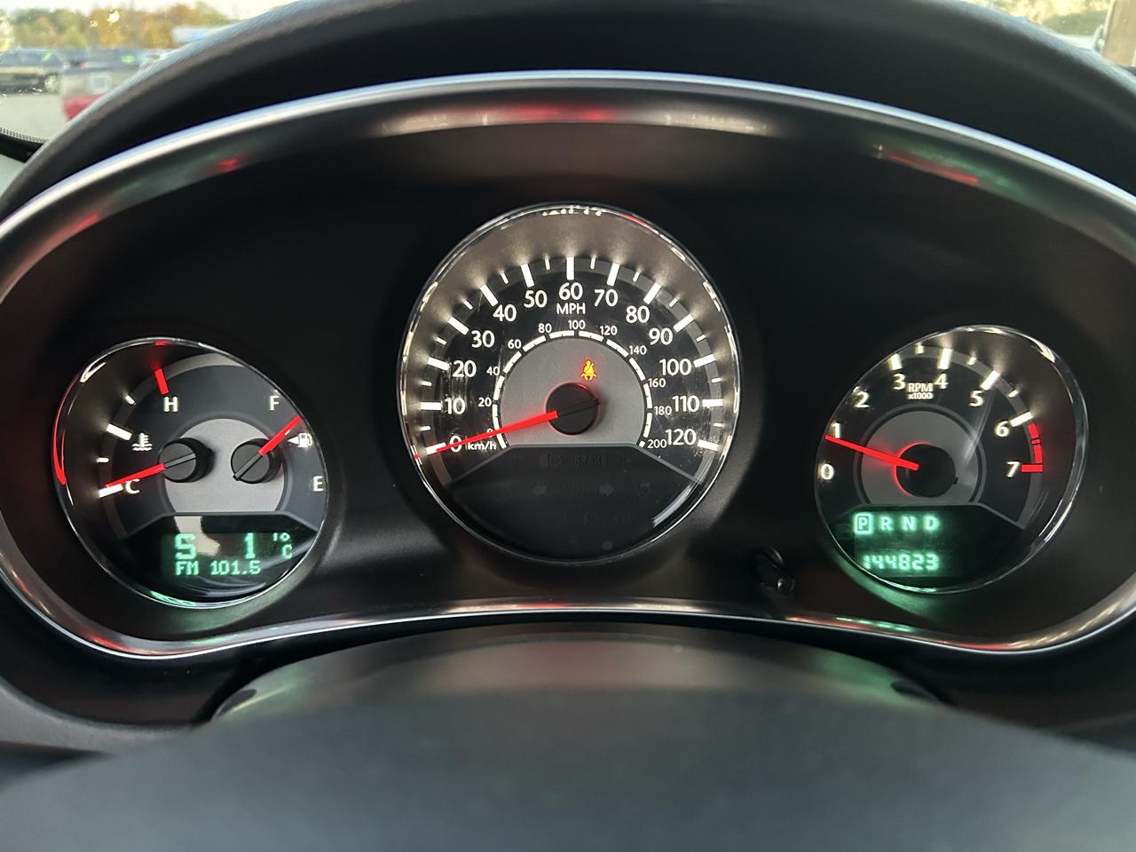 Chrysler 200 4dr Sdn Touring 2013