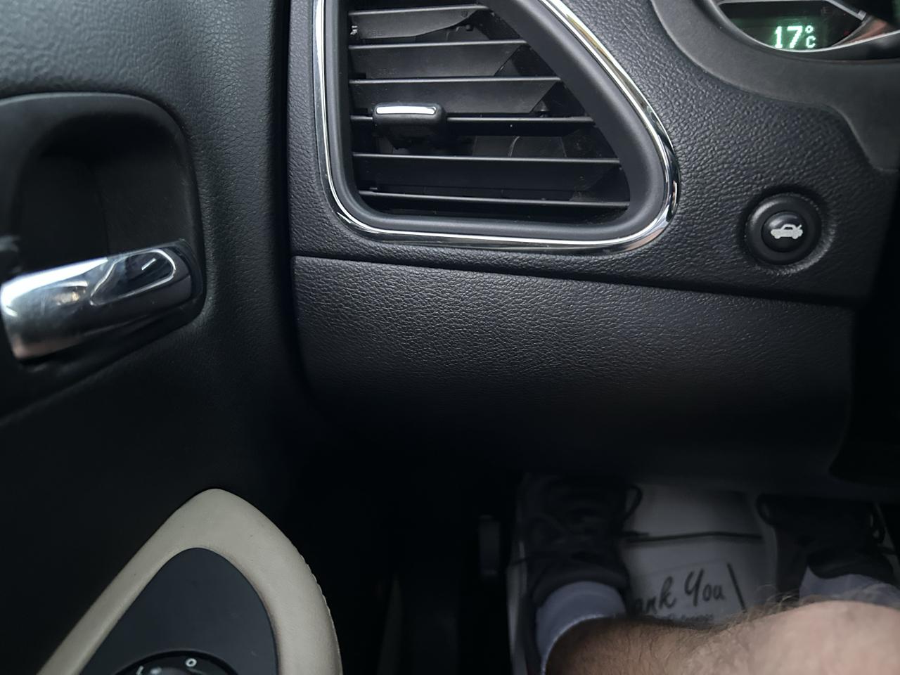 Chrysler 200 4dr Sdn Touring 2013