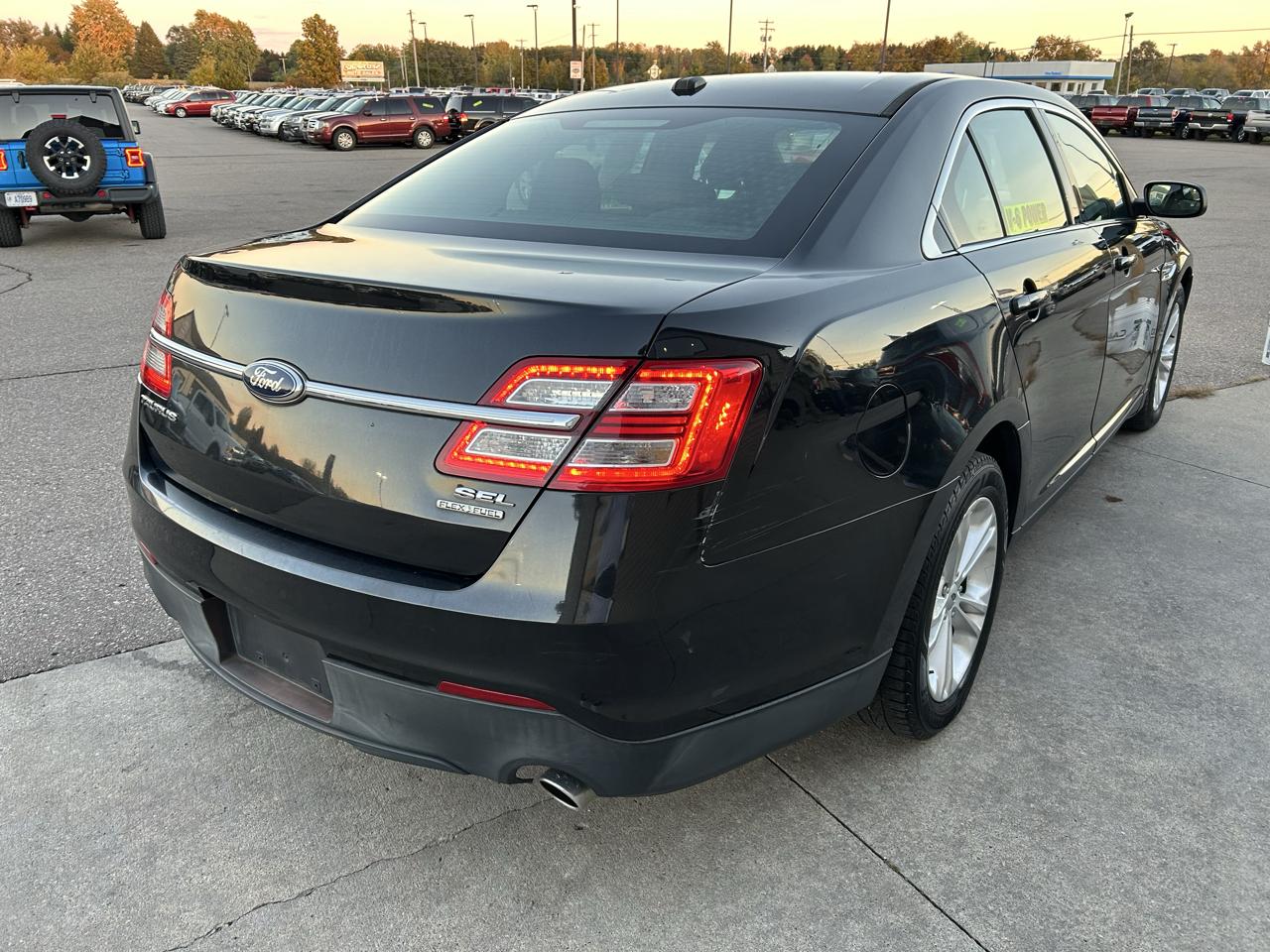 Ford Taurus 4dr Sdn SEL FWD 2013