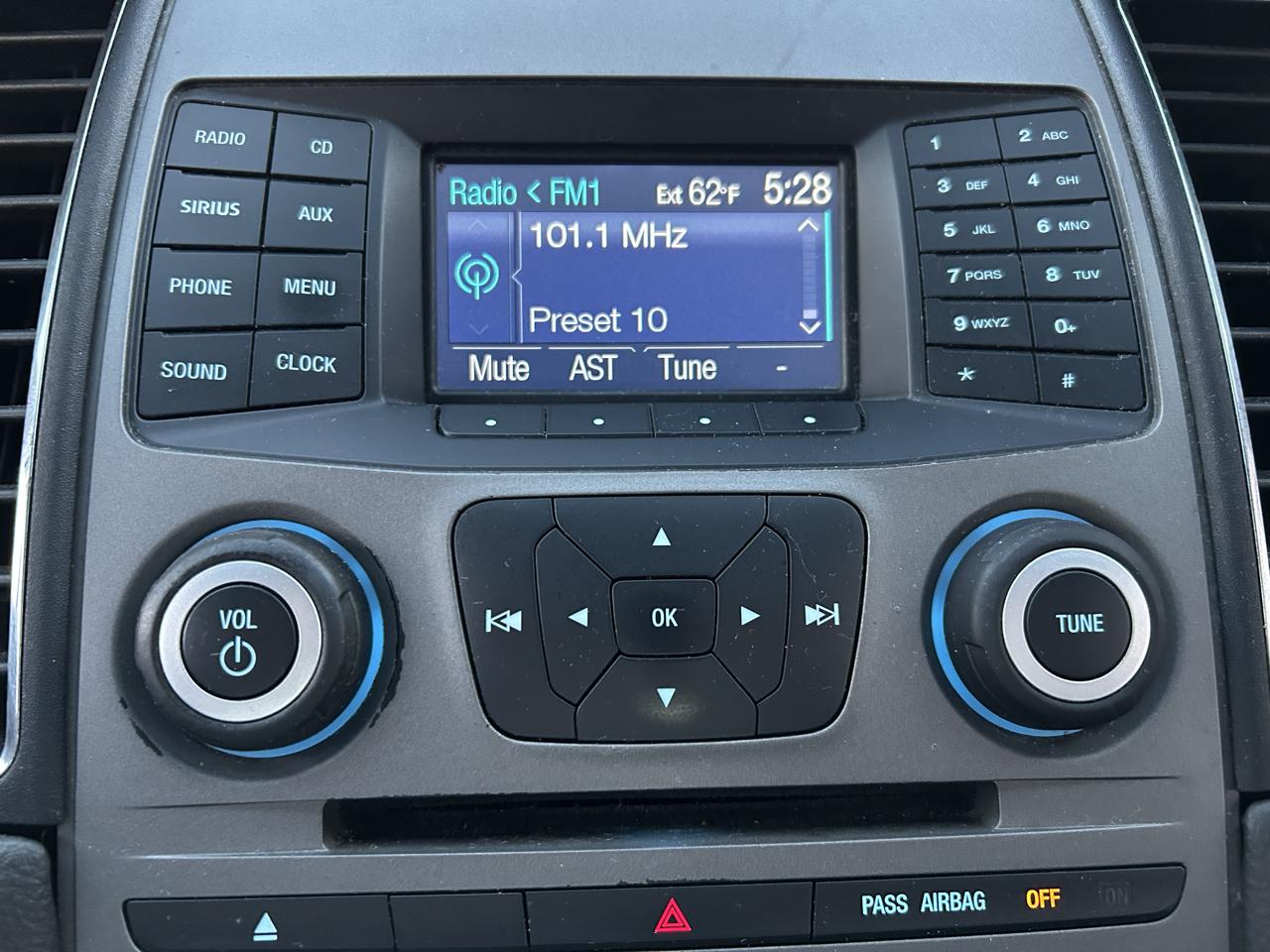 Ford Taurus 4dr Sdn SEL FWD 2013