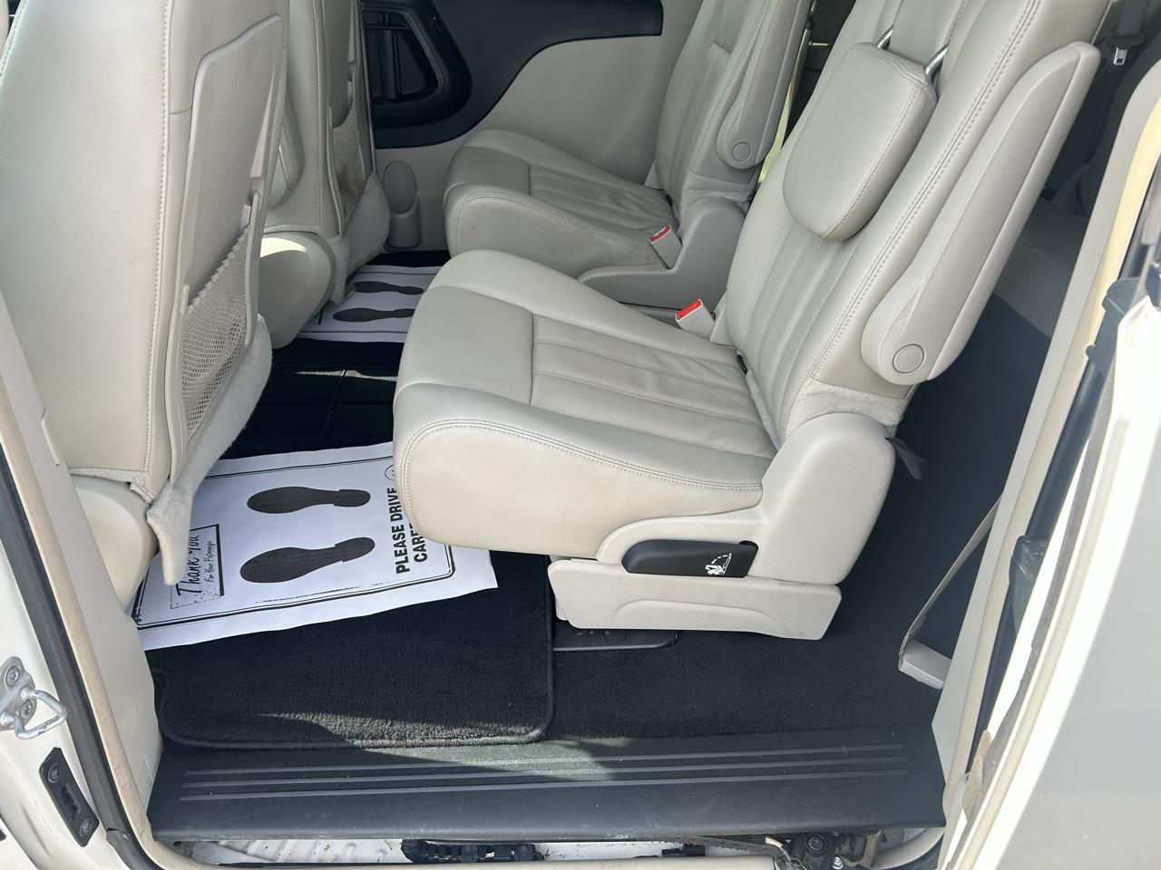 Chrysler Town & Country 4dr Wgn Touring 2013