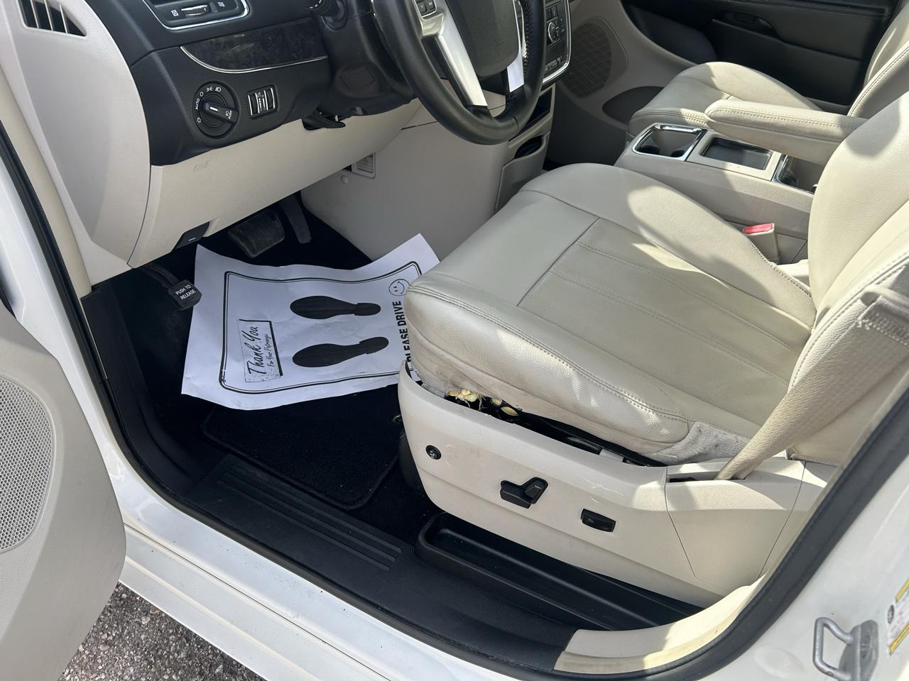 Chrysler Town & Country 4dr Wgn Touring 2013