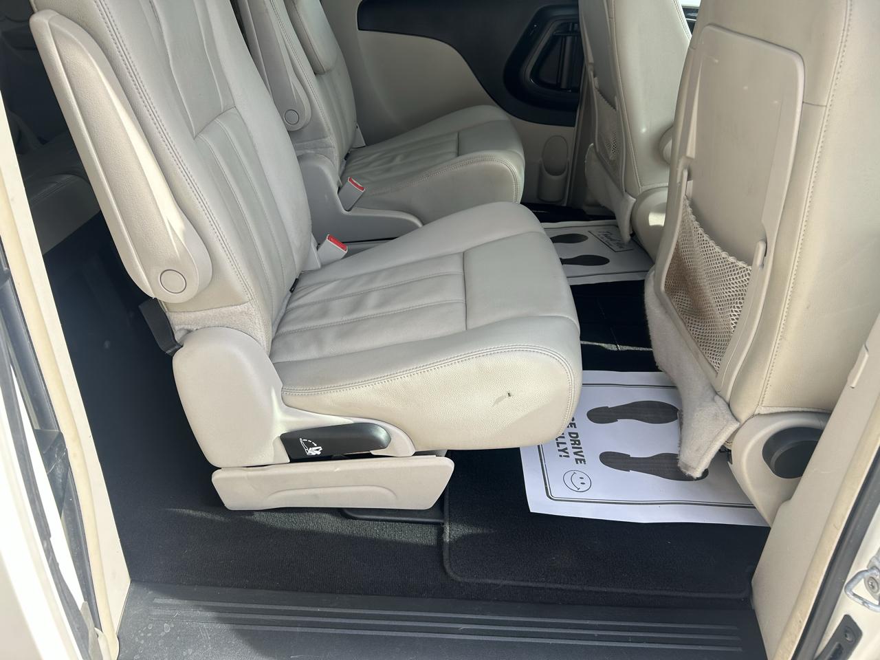 Chrysler Town & Country 4dr Wgn Touring 2013