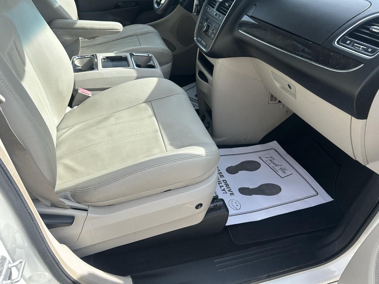 Chrysler Town & Country 4dr Wgn Touring 2013