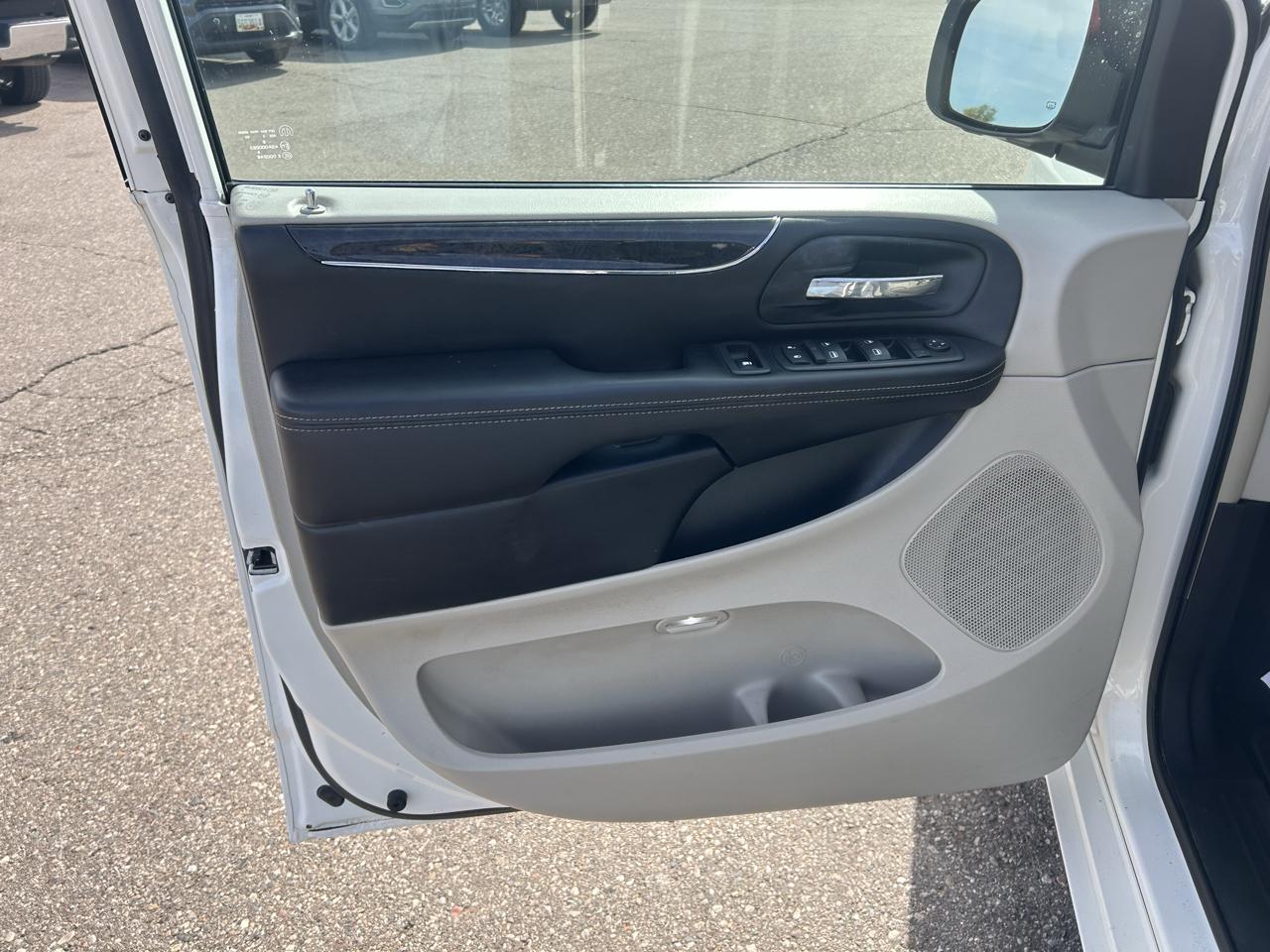Chrysler Town & Country 4dr Wgn Touring 2013
