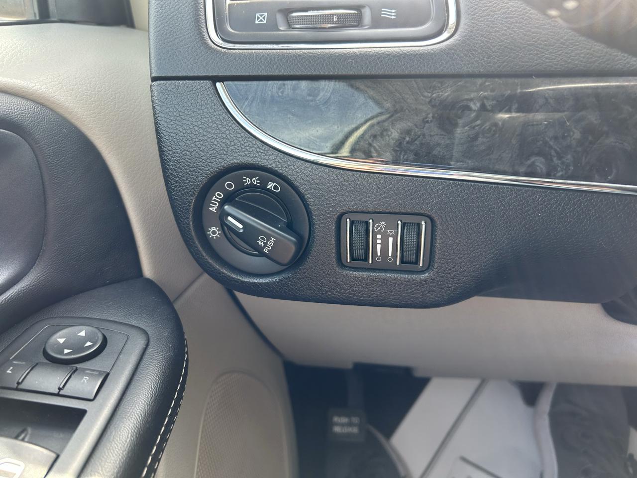 Chrysler Town & Country 4dr Wgn Touring 2013
