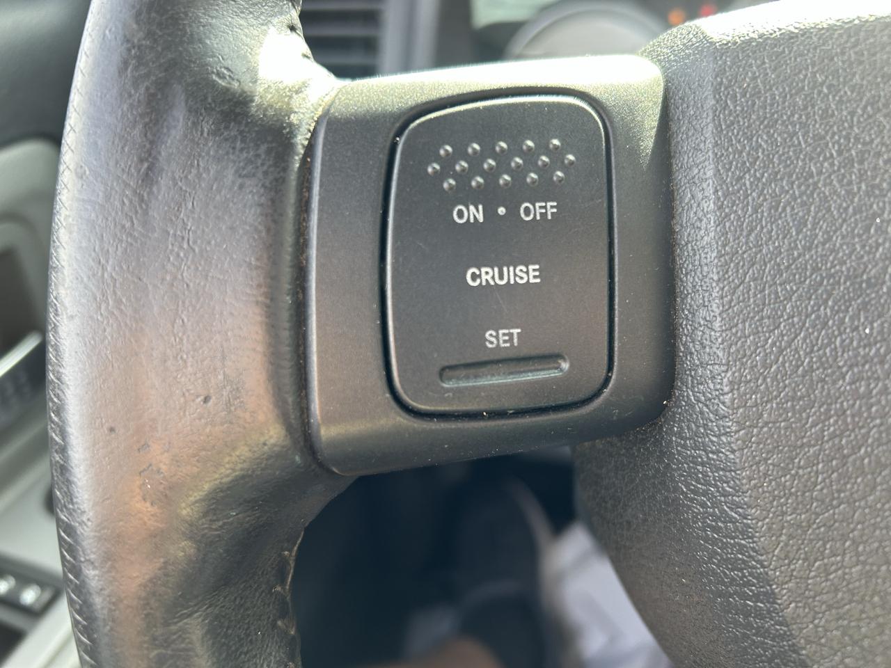 Dodge Dakota 4WD Crew Cab Laramie 2010