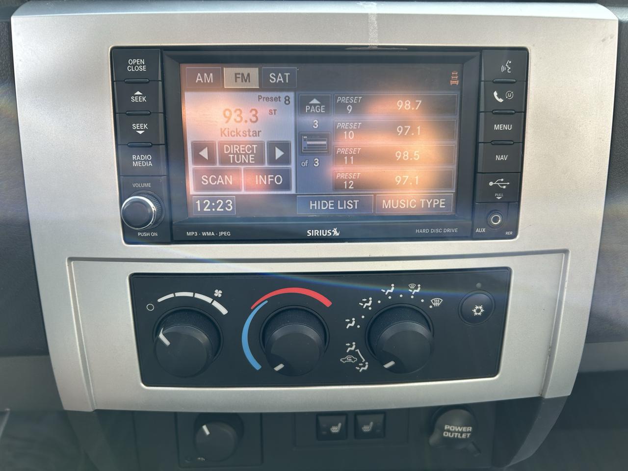 Dodge Dakota 4WD Crew Cab Laramie 2010
