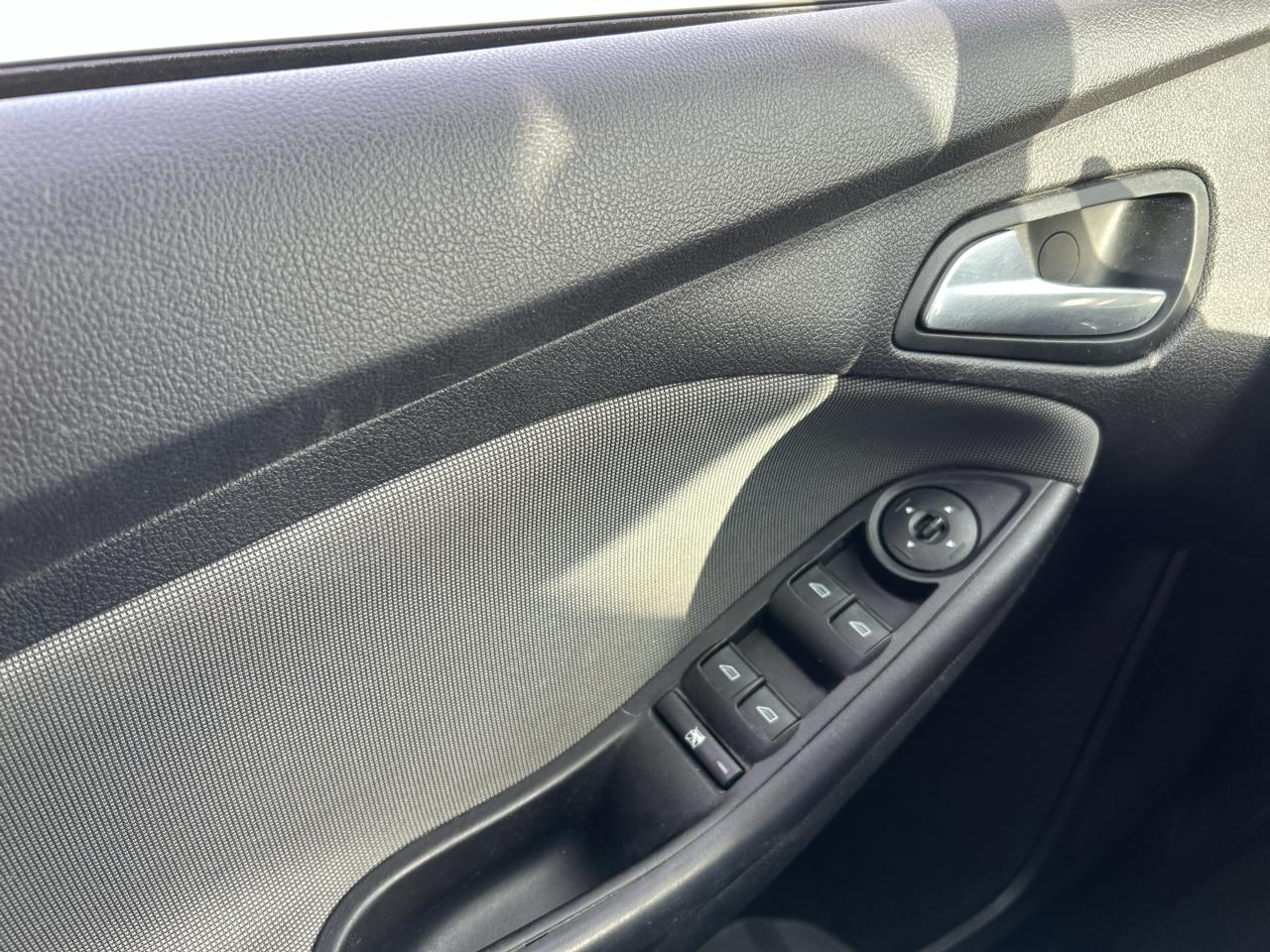 Ford Focus 5dr HB SE 2013