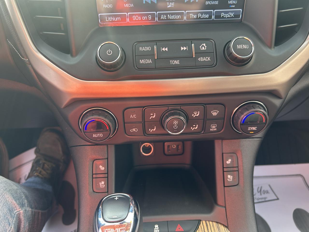 GMC Acadia AWD 4dr Denali 2017