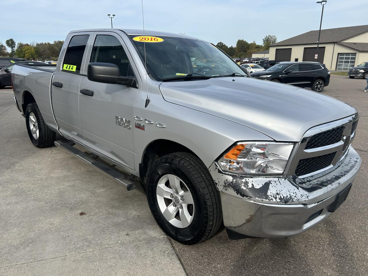 RAM 1500 4WD Quad Cab 140.5" ST 2016