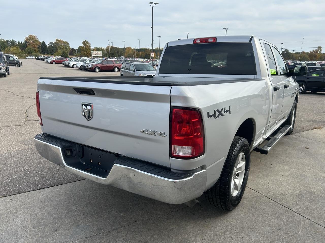 RAM 1500 4WD Quad Cab 140.5" ST 2016