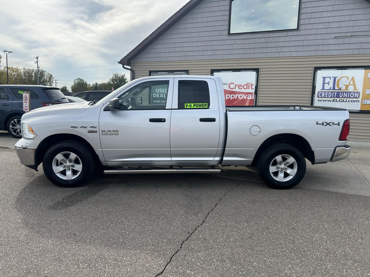 RAM 1500 4WD Quad Cab 140.5" ST 2016