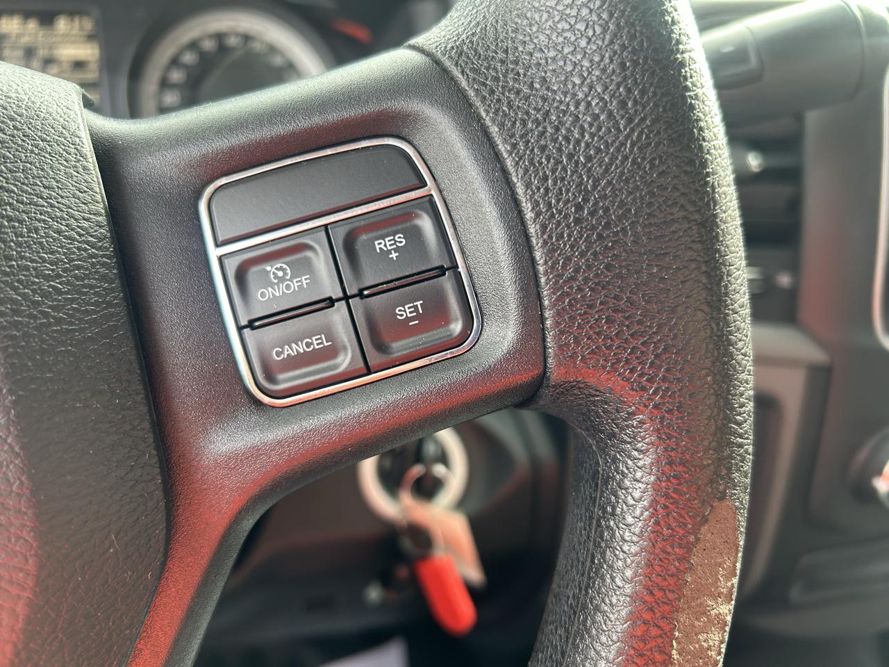 RAM 1500 4WD Quad Cab 140.5" ST 2016