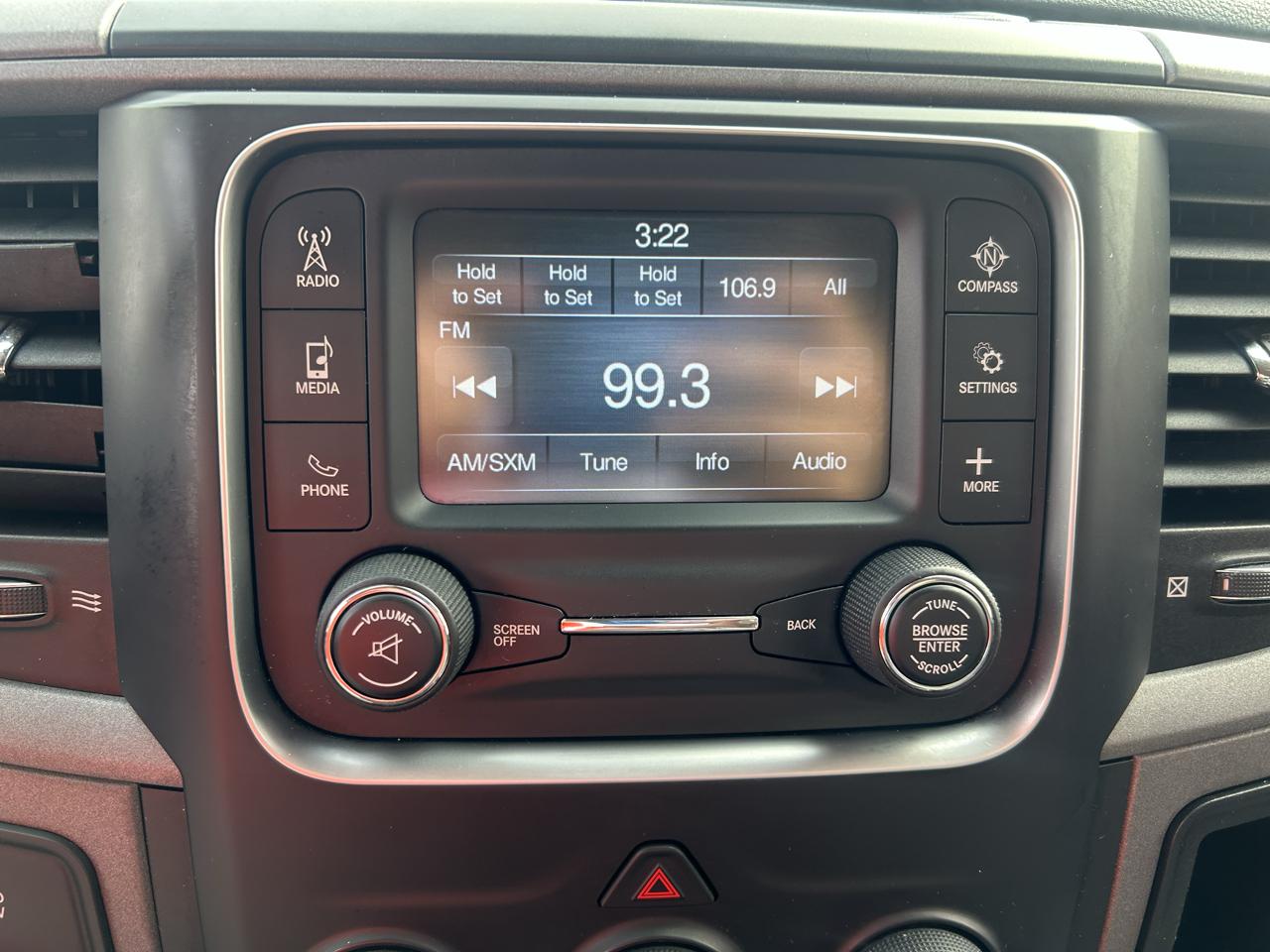 RAM 1500 4WD Quad Cab 140.5" ST 2016