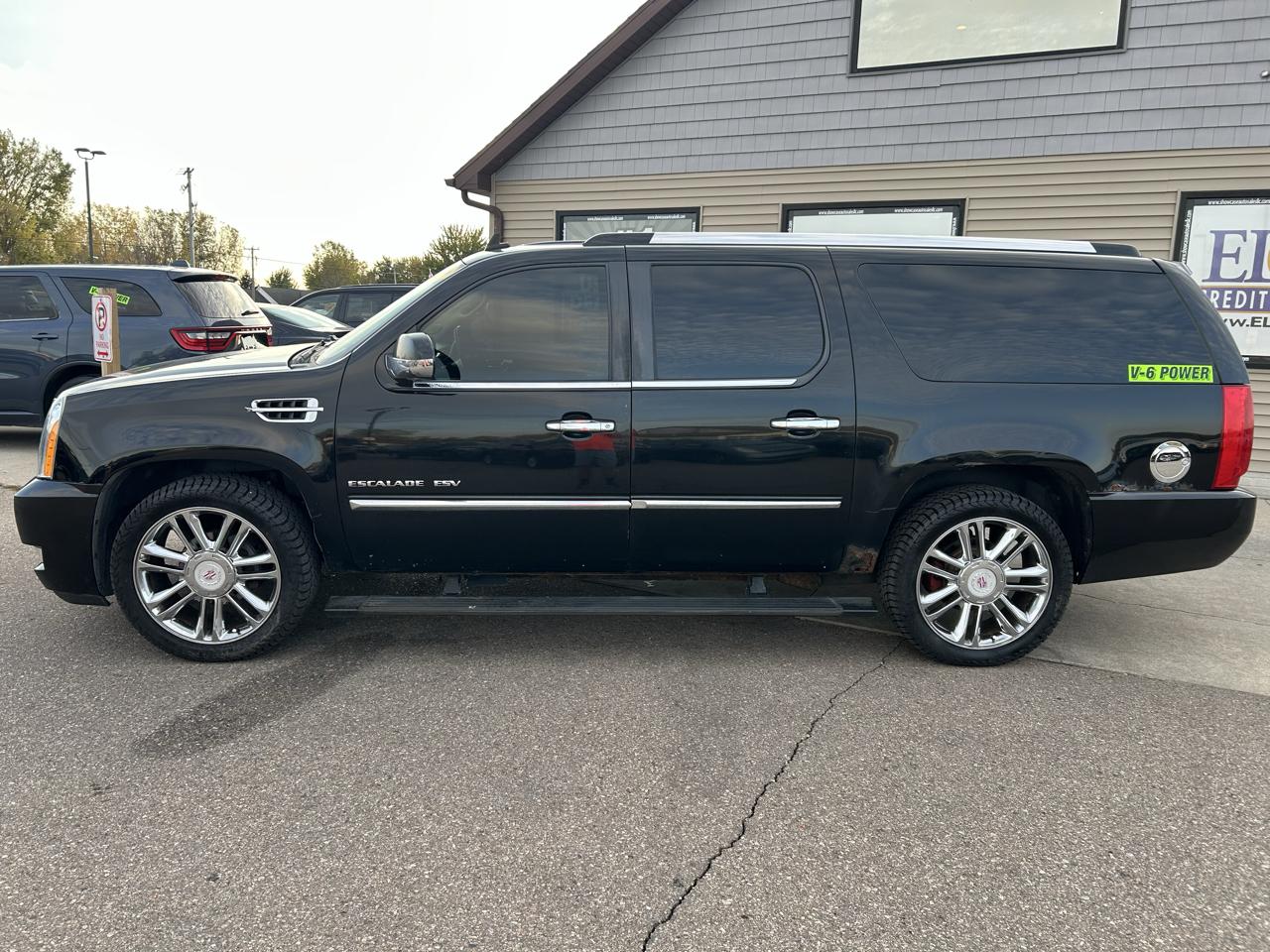 Cadillac Escalade ESV AWD 4dr Platinum Edition 2011