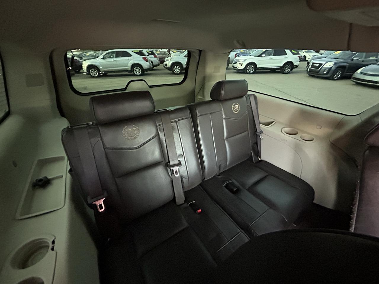 Cadillac Escalade ESV AWD 4dr Platinum Edition 2011