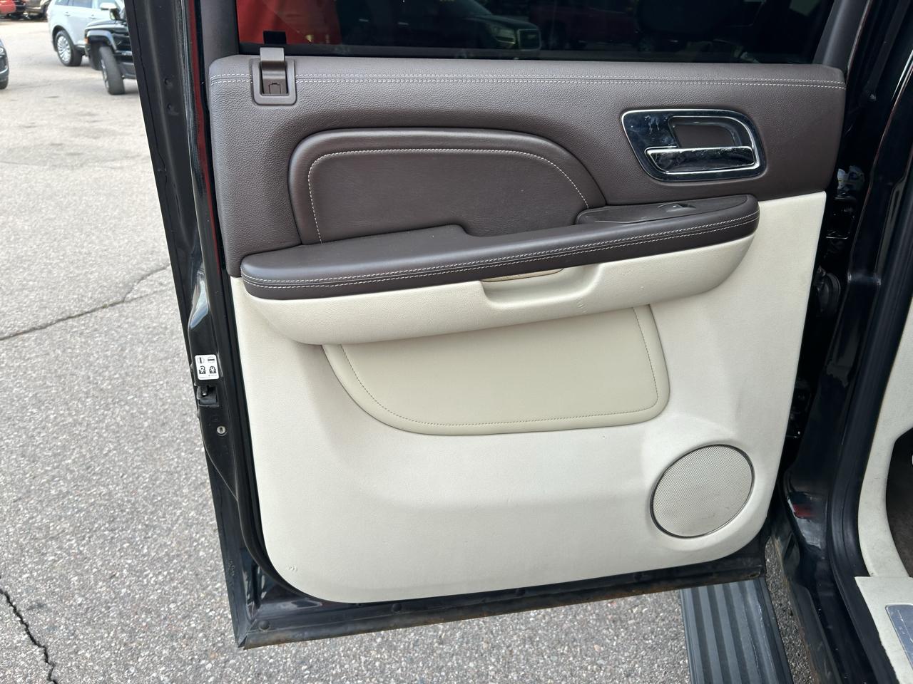 Cadillac Escalade ESV AWD 4dr Platinum Edition 2011