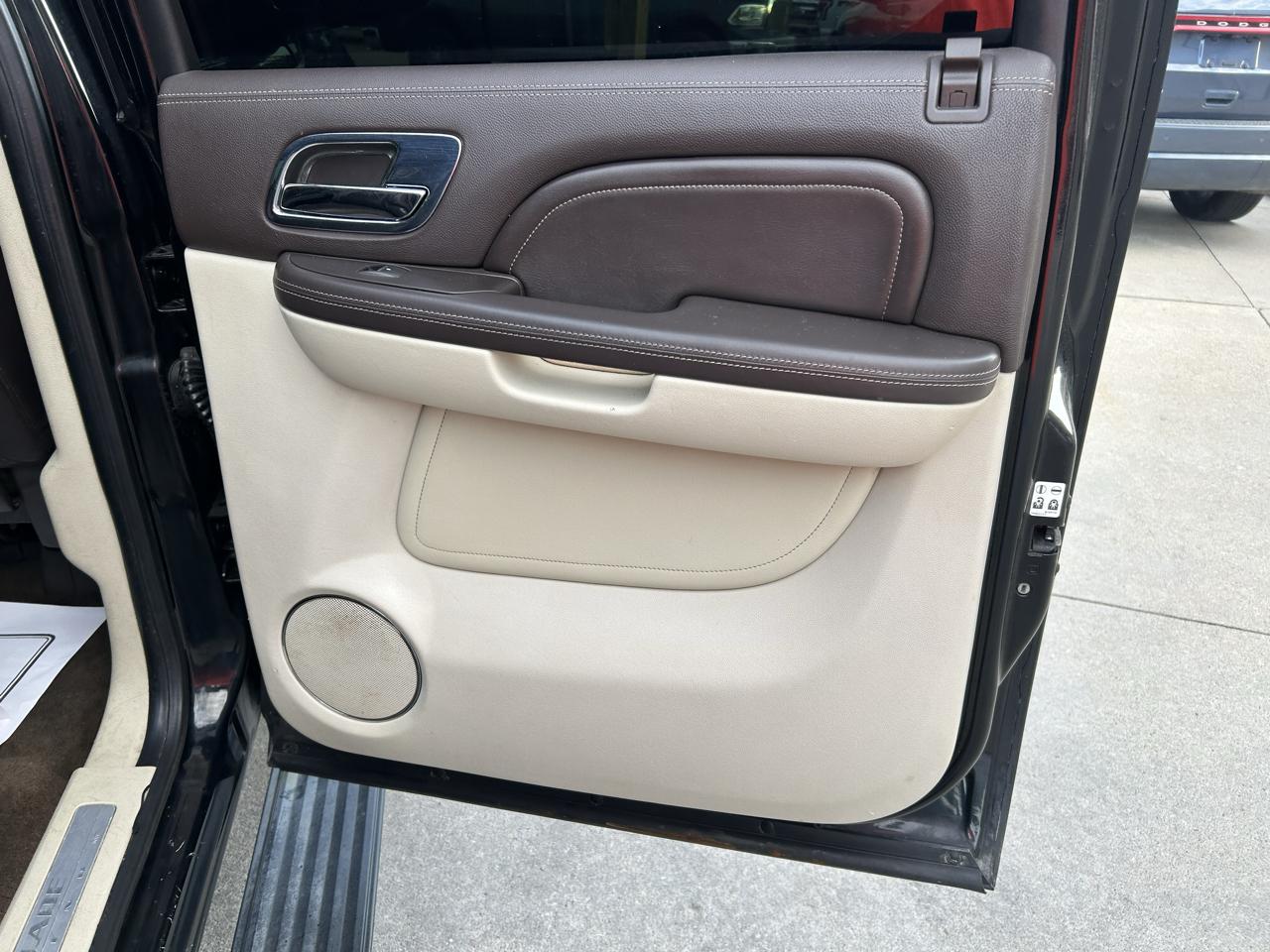 Cadillac Escalade ESV AWD 4dr Platinum Edition 2011