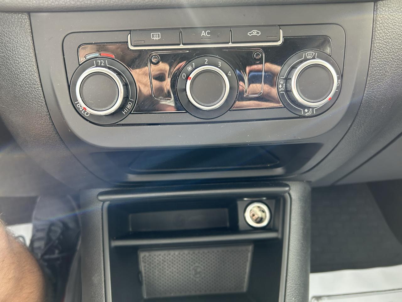 Volkswagen Tiguan 4WD 4dr S 4Motion 2011