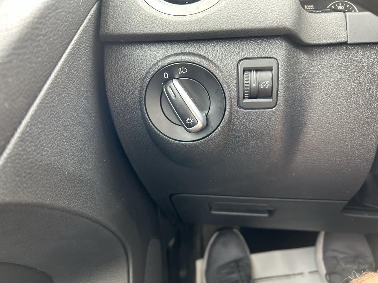 Volkswagen Tiguan 4WD 4dr S 4Motion 2011