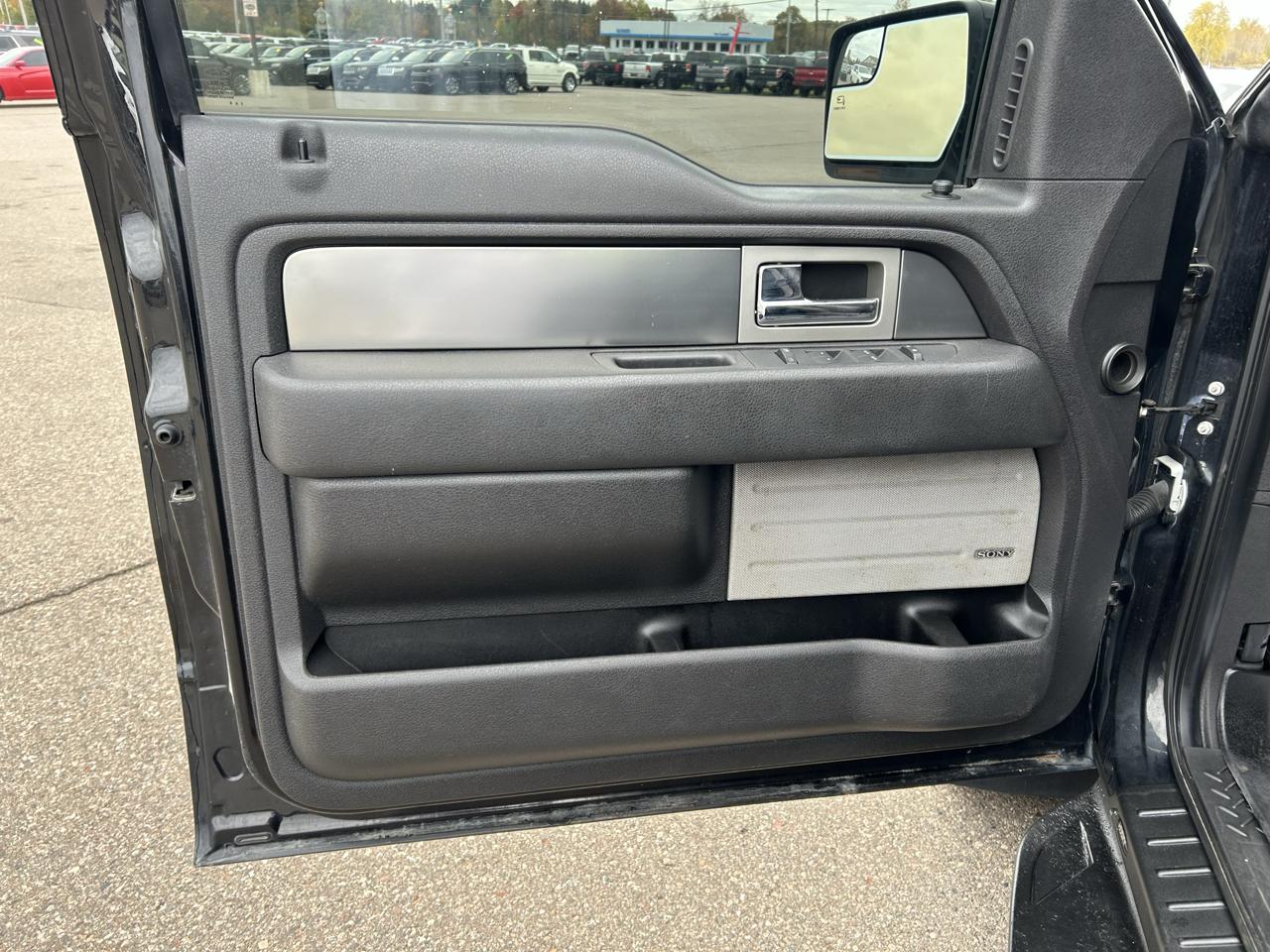 Ford F-150 4WD SuperCrew 145" SVT Raptor 2012