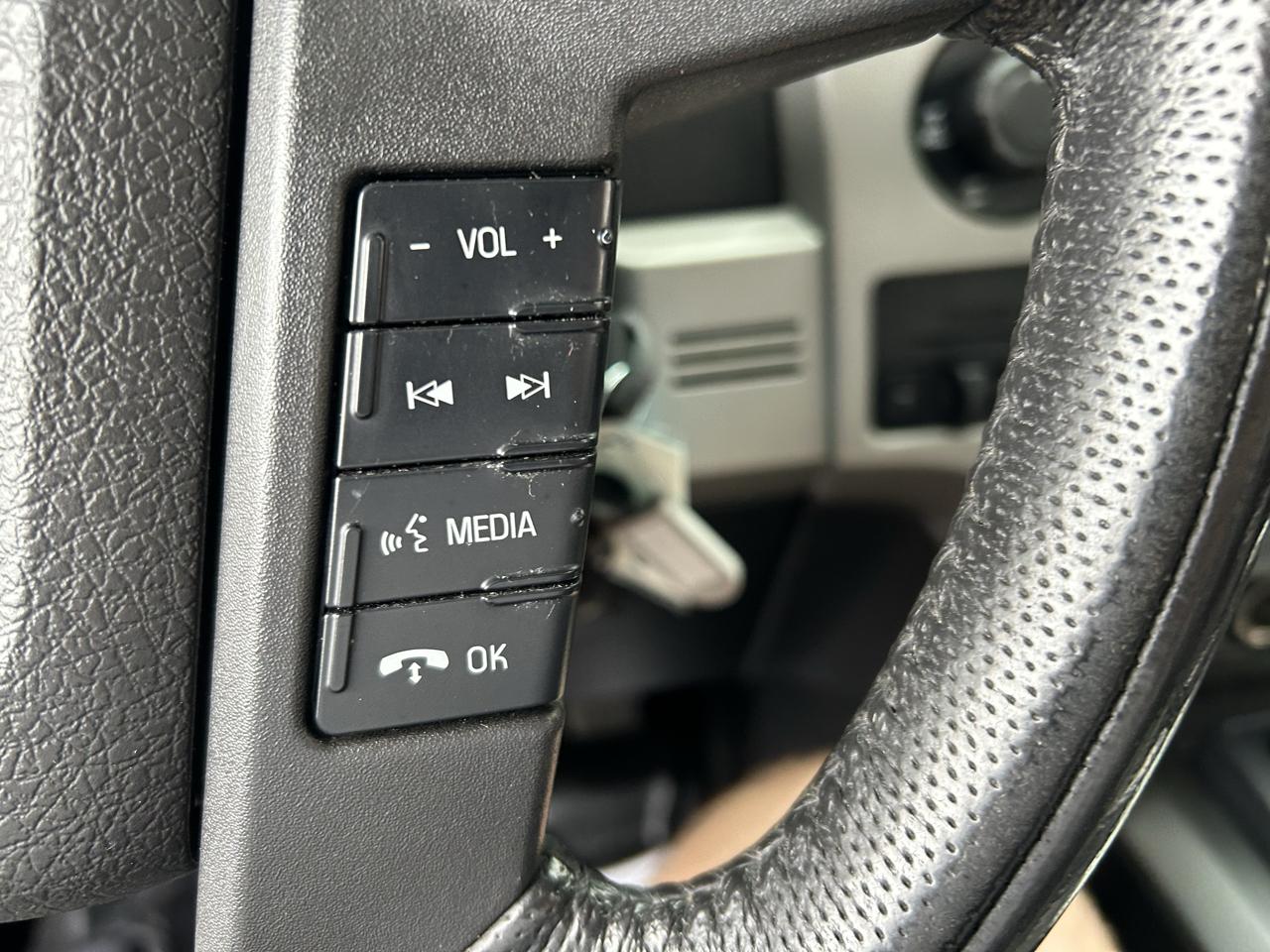 Ford F-150 4WD SuperCrew 145" SVT Raptor 2012