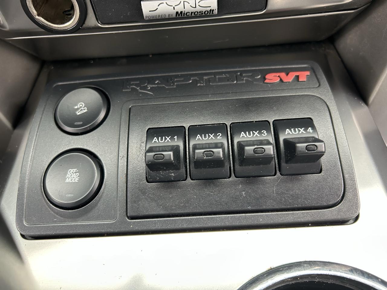 Ford F-150 4WD SuperCrew 145" SVT Raptor 2012