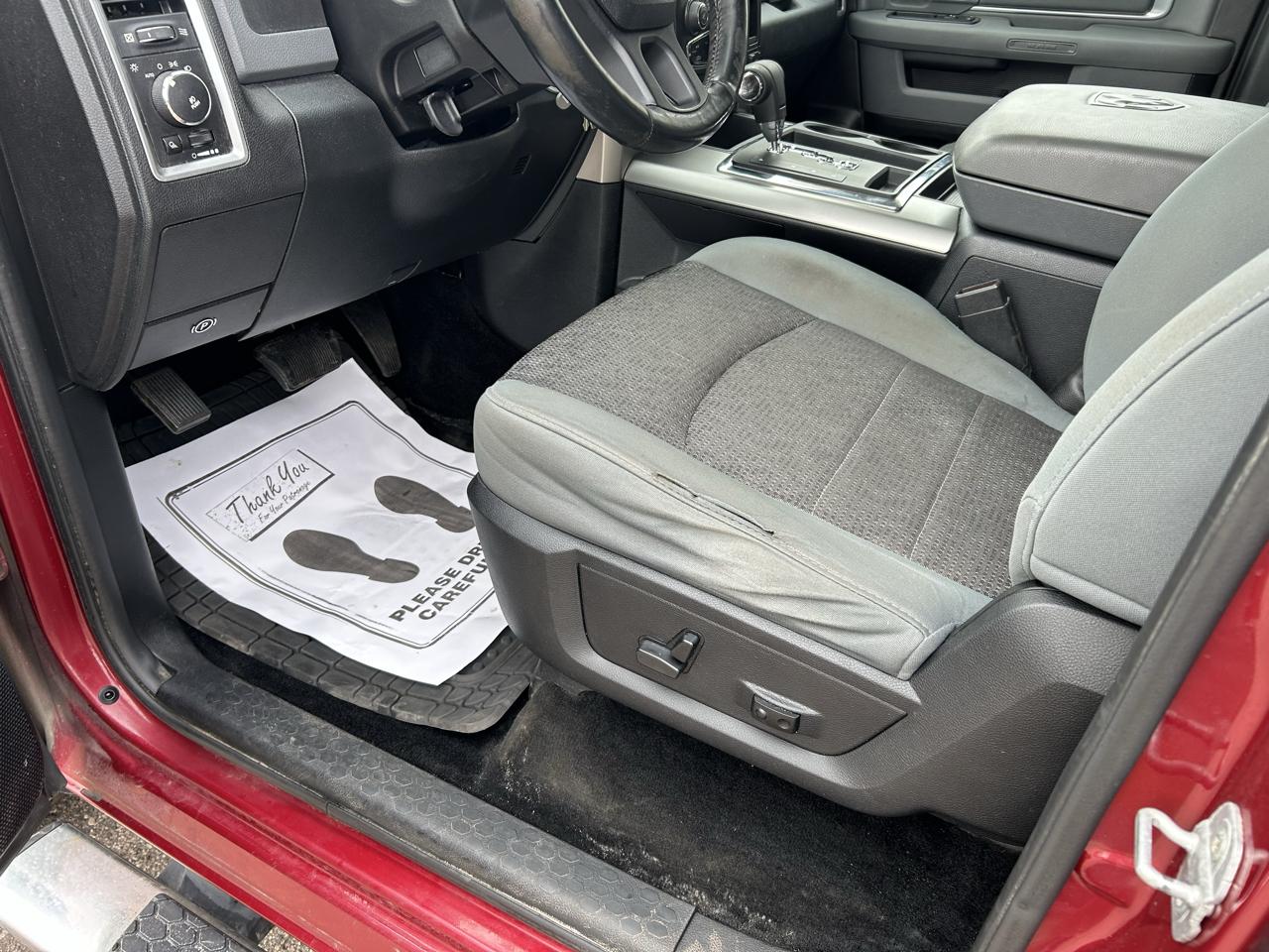 RAM 1500 4WD Crew Cab 140.5" Big Horn 2013