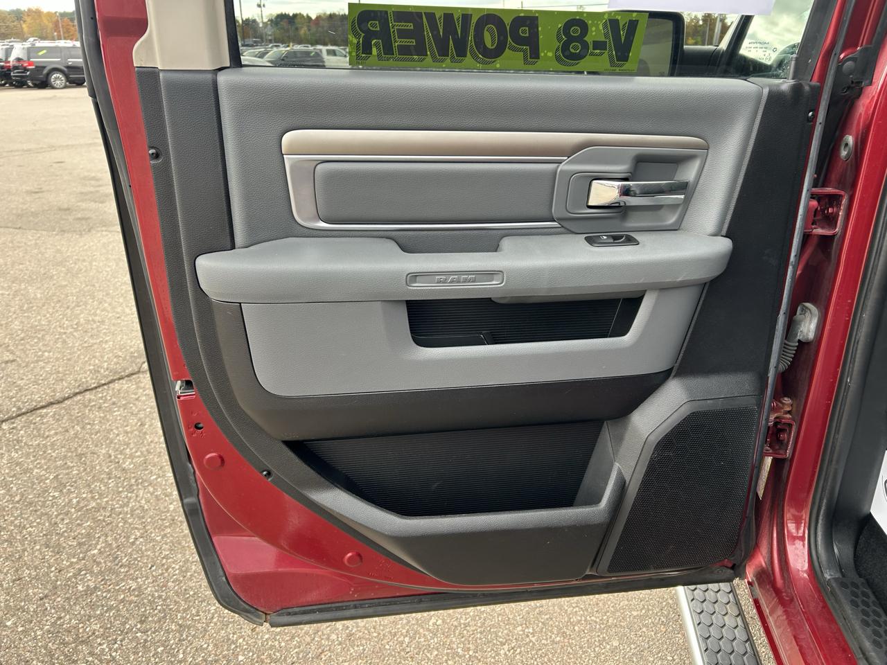 RAM 1500 4WD Crew Cab 140.5" Big Horn 2013