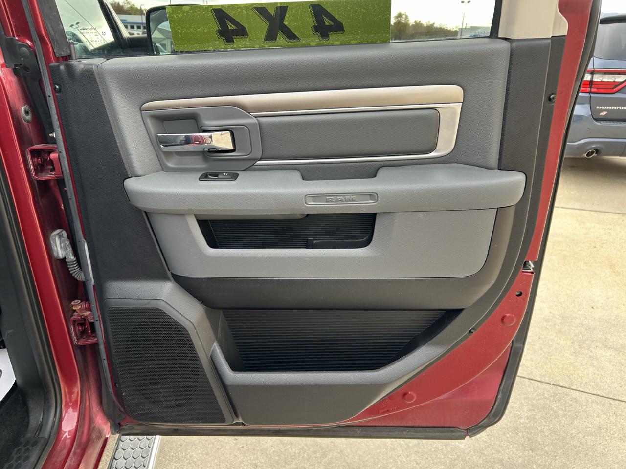 RAM 1500 4WD Crew Cab 140.5" Big Horn 2013