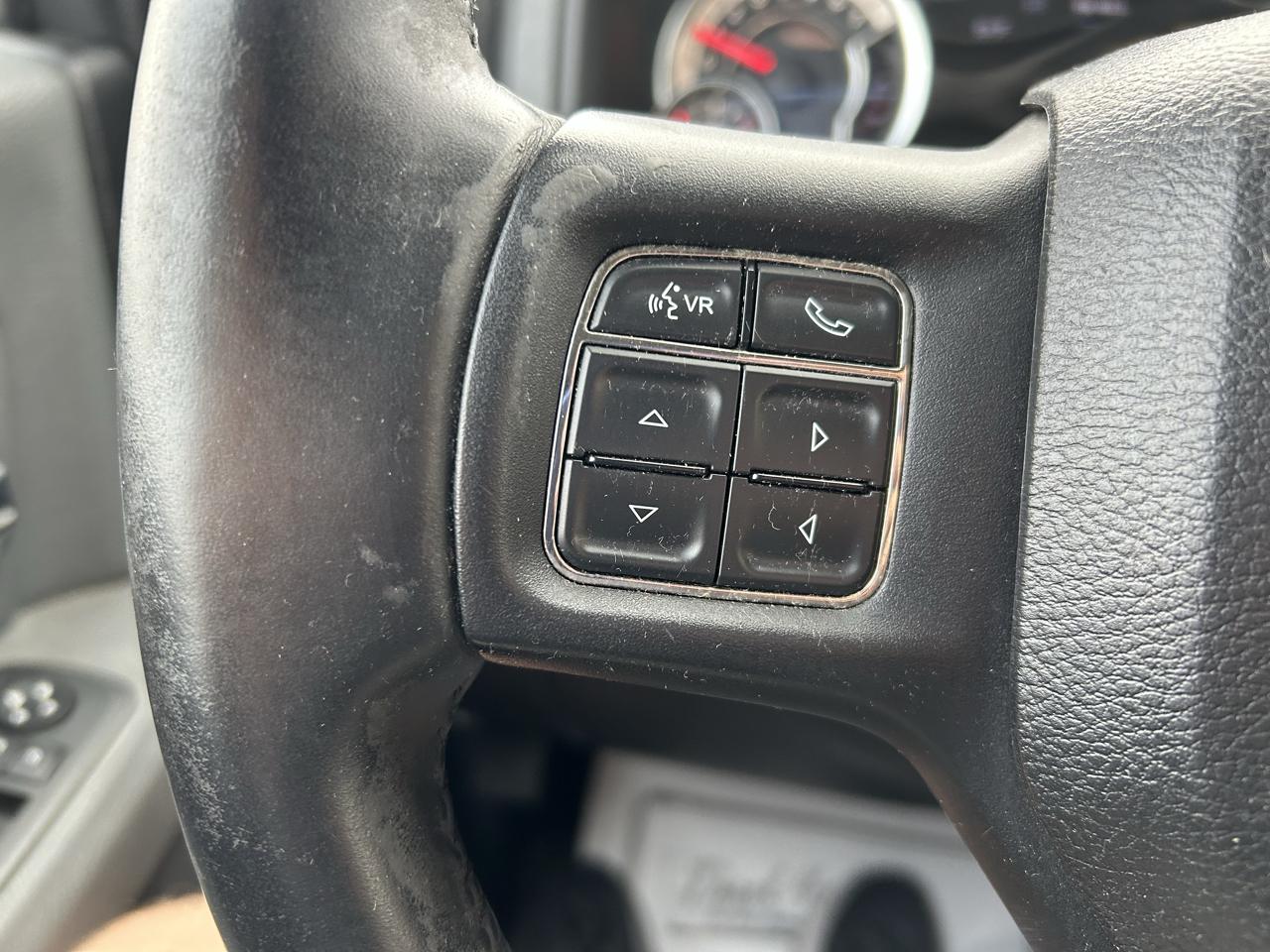 RAM 1500 4WD Crew Cab 140.5" Big Horn 2013