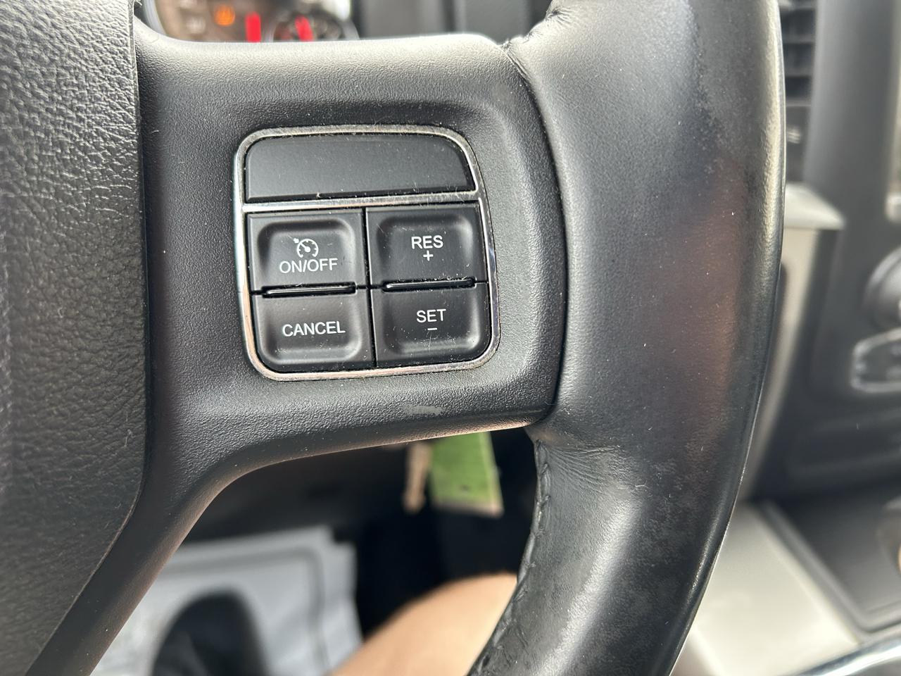 RAM 1500 4WD Crew Cab 140.5" Big Horn 2013