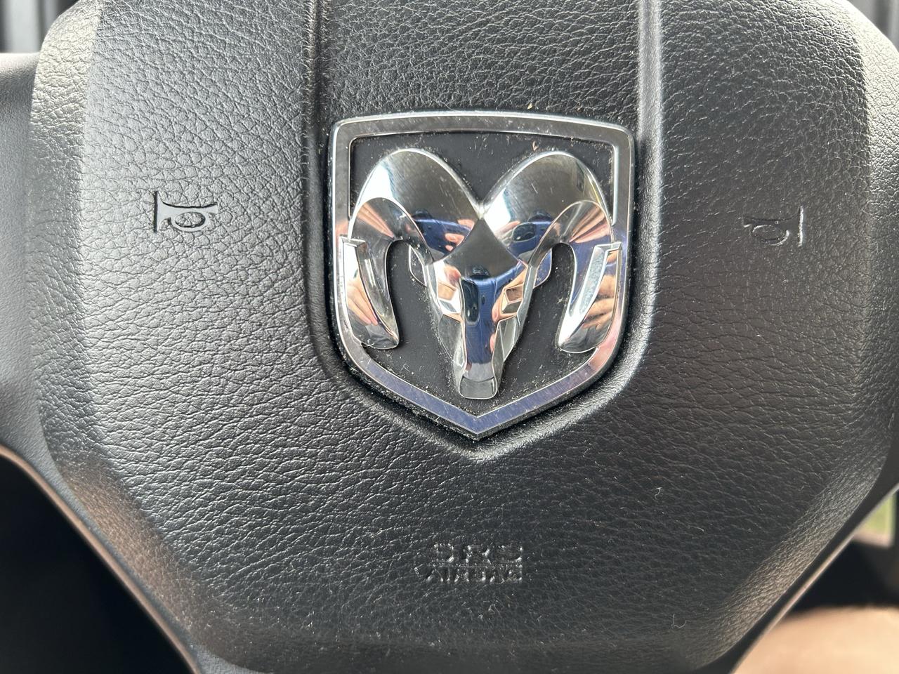 RAM 1500 4WD Crew Cab 140.5" Big Horn 2013