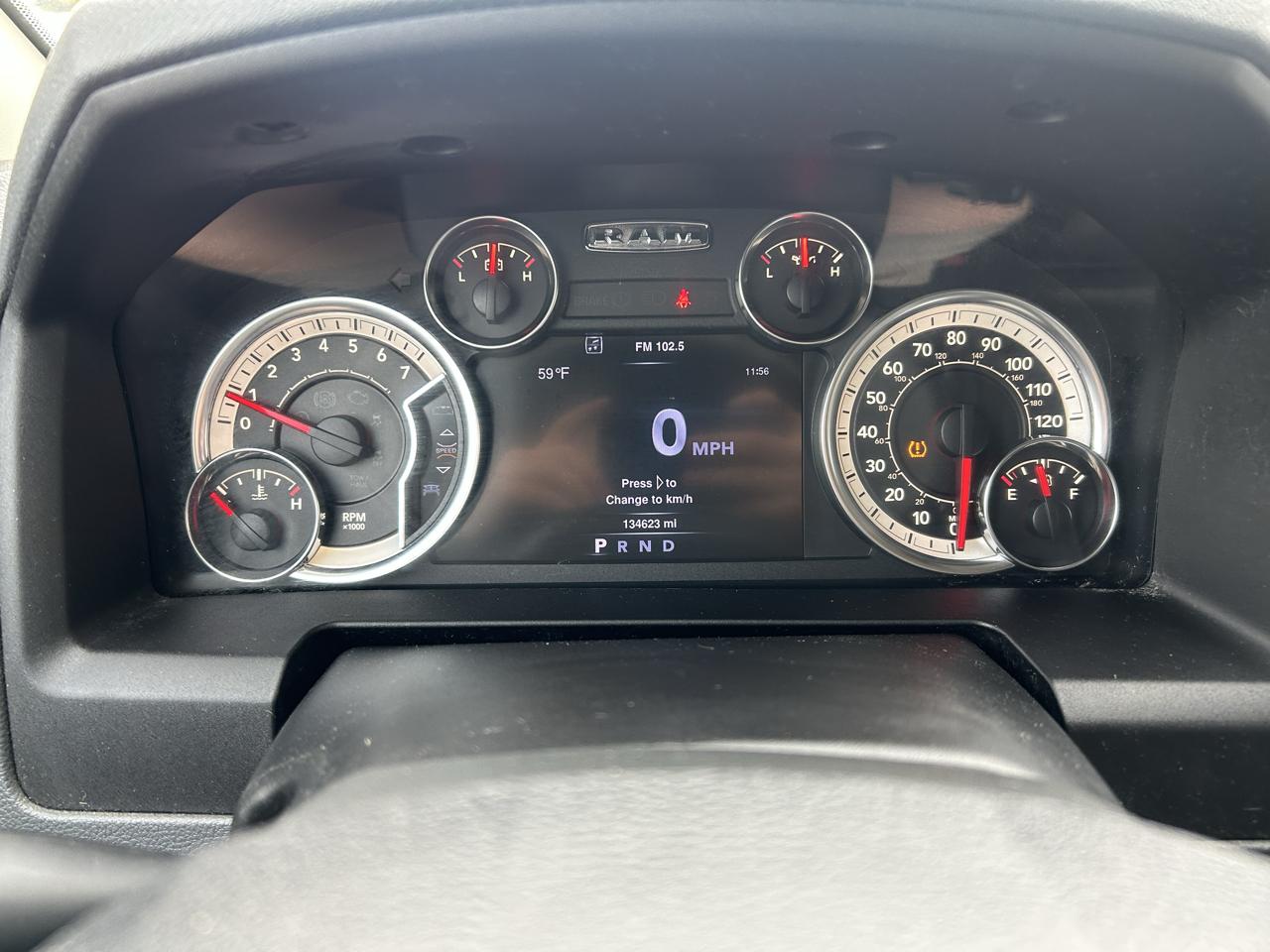 RAM 1500 4WD Crew Cab 140.5" Big Horn 2013