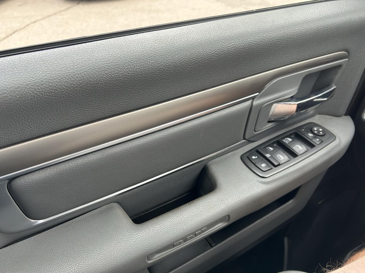 RAM 1500 4WD Crew Cab 140.5" Big Horn 2013