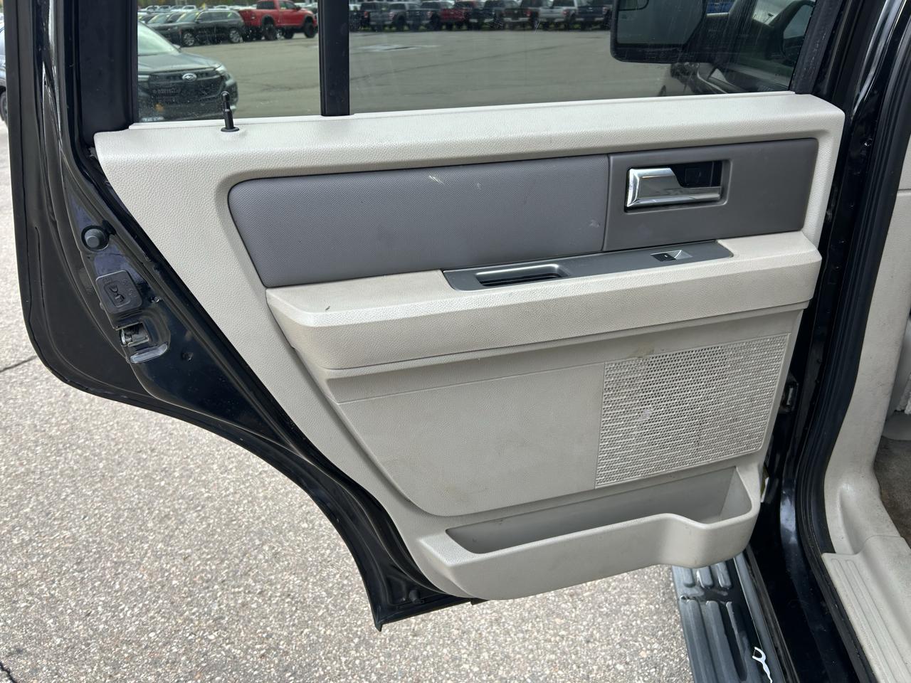 Ford Expedition 4WD 4dr King Ranch 2012