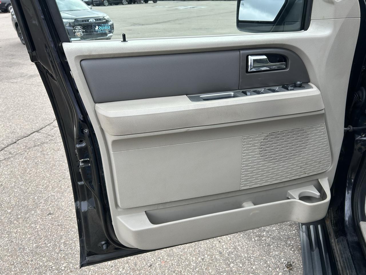 Ford Expedition 4WD 4dr King Ranch 2012