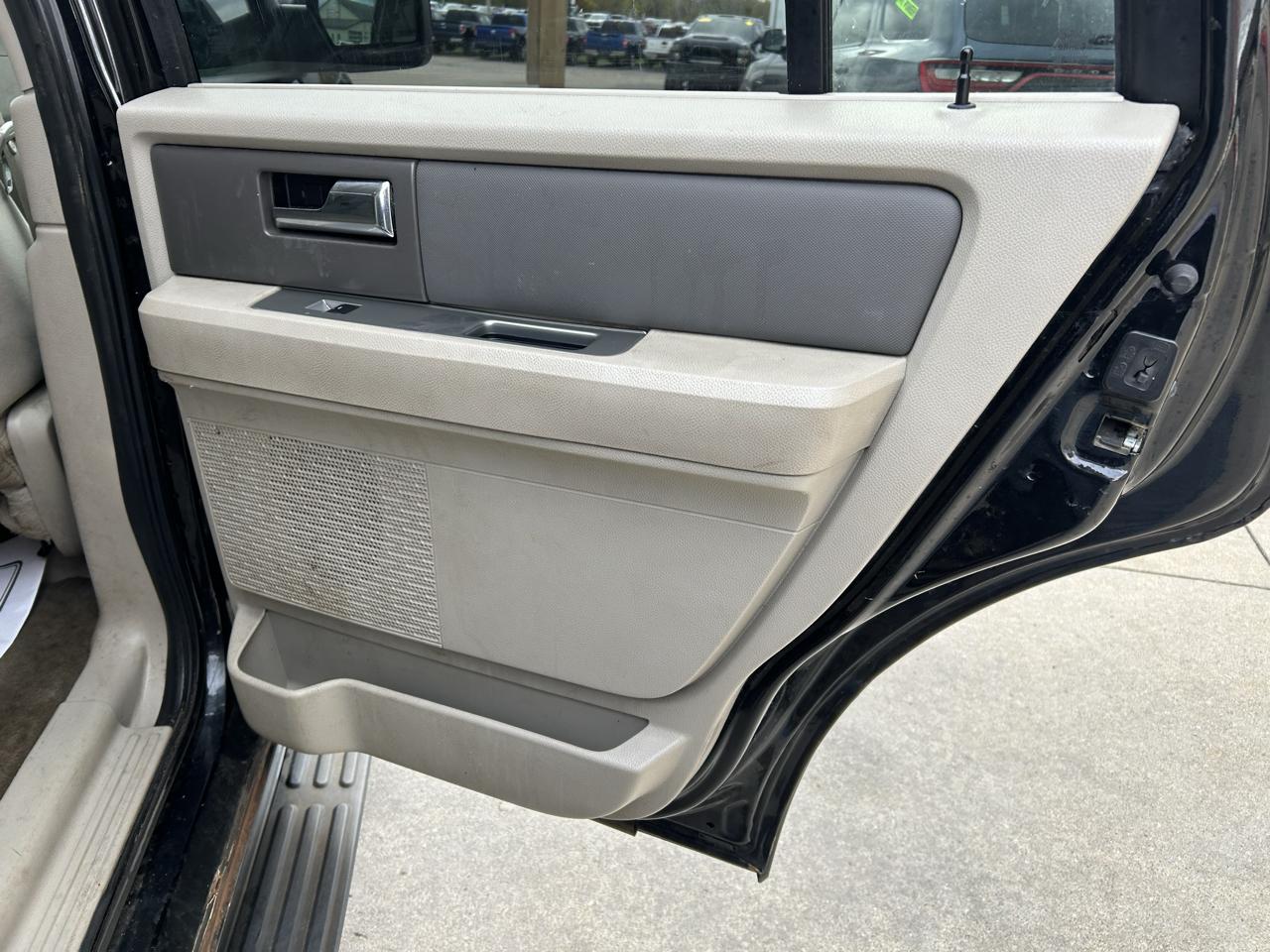 Ford Expedition 4WD 4dr King Ranch 2012