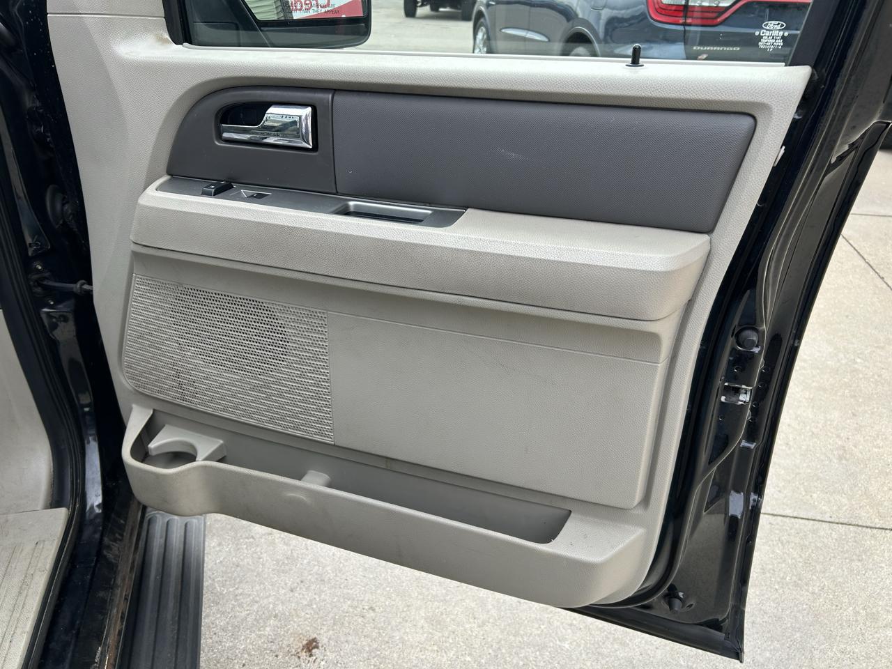 Ford Expedition 4WD 4dr King Ranch 2012